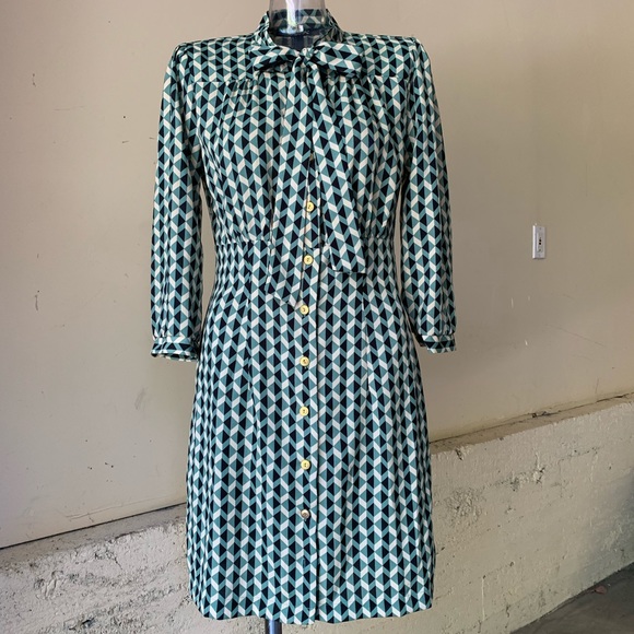 Retro inspired button up shift dress w neck tie - Picture 4 of 16